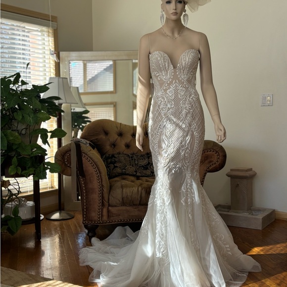 Pallas Couture Merla. Size 12. Retails $11,400 - Picture 11 of 16